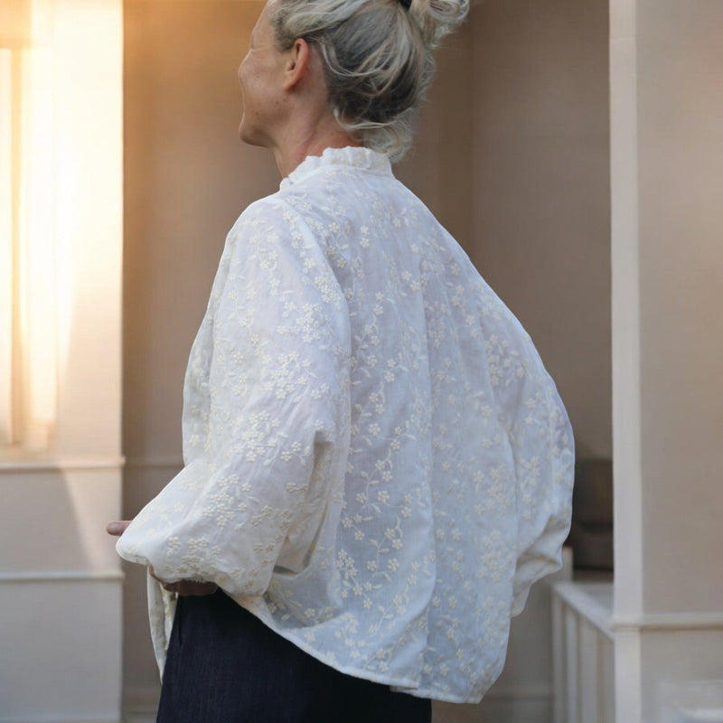 Blouse Miléna - broderie fleurie ivoire sur crème - Quintessence