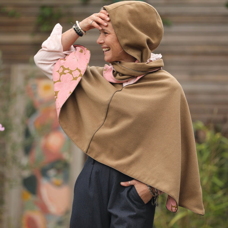 Capuche Rosalie - lainage camel/velours milleraies fleuri rose - Quintessence