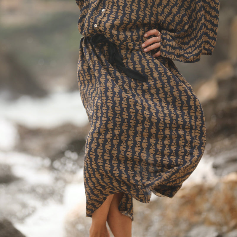 Robe Xiou viscose Batik marine/camel - Quintessence