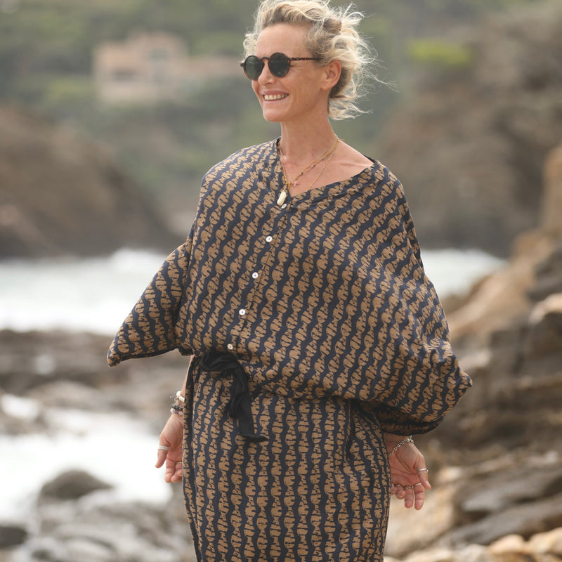 Robe Xiou viscose Batik marine/camel - Quintessence