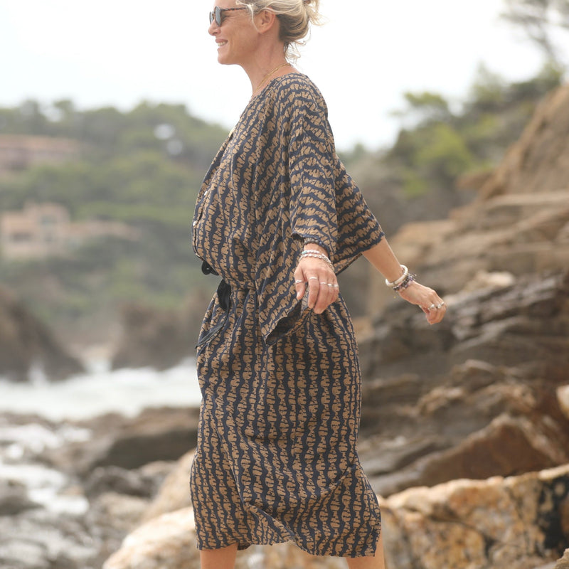 Robe Xiou viscose Batik marine/camel - Quintessence