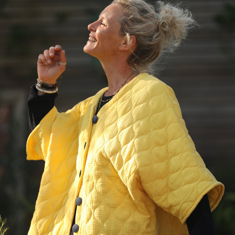 Veste kimono Yoko - double gaze de coton matelassé jaune mimosas - Quintessence